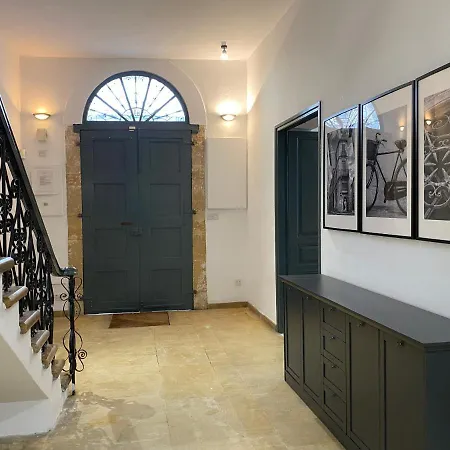 Phaedrus Living: Cozy Down Town House Aischylou Holiday home