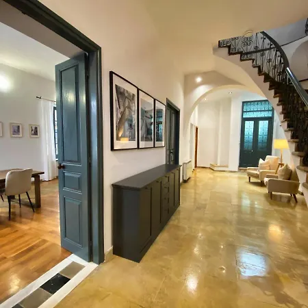 Phaedrus Living: Cozy Down Town House Aischylou Nicosia