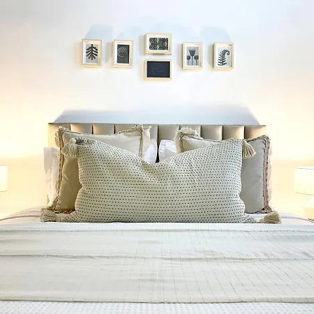 Phaedrus Living: Cozy Down Town House Aischylou Holiday home