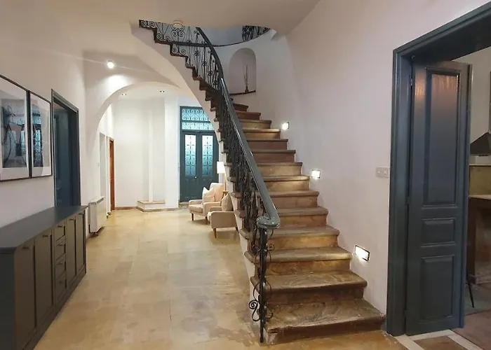 Phaedrus Living: Cozy Down Town House Aischylou Σπίτι διακοπών *