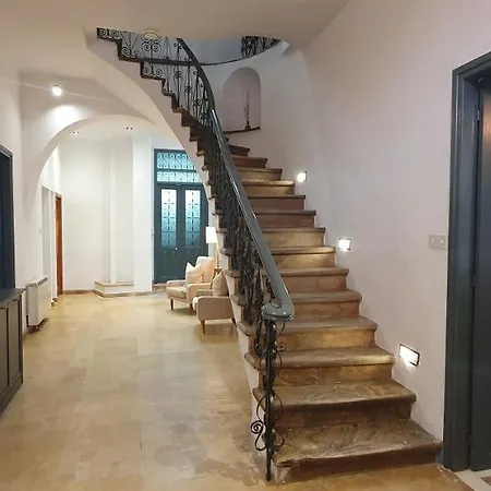 Phaedrus Living: Cozy Down Town House Aischylou Casa vacanze *