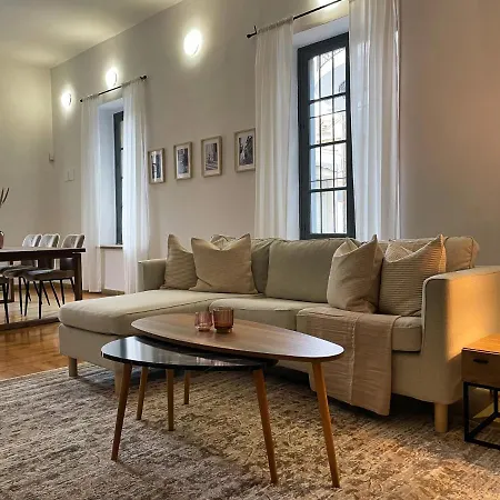 Phaedrus Living: Cozy Down Town House Aischylou Casa vacanze *